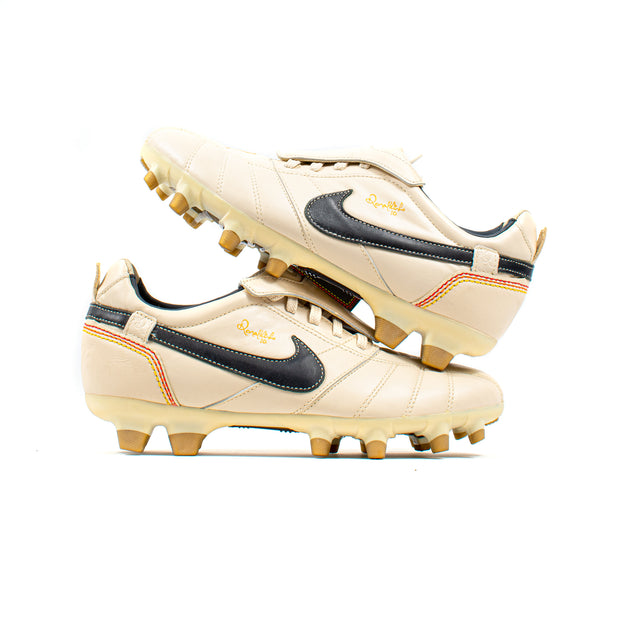classic nike soccer cleats