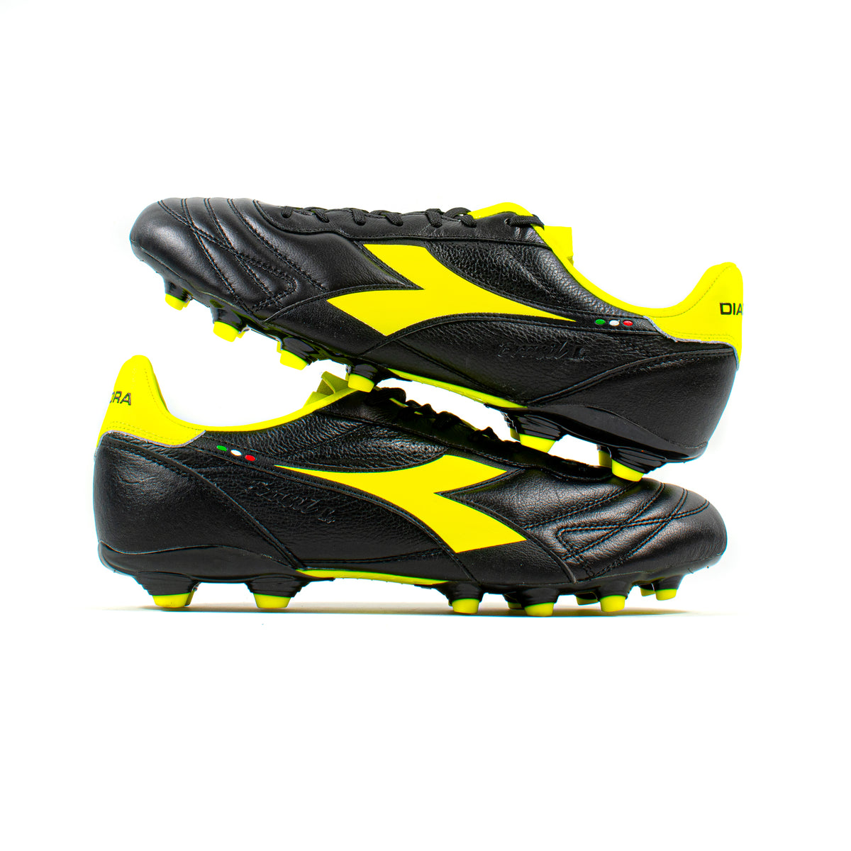 Crampons de football Diadora noir et orange jeunesse 12 bas Crampons de football Diadora noir et orange jeunesse 12 bas