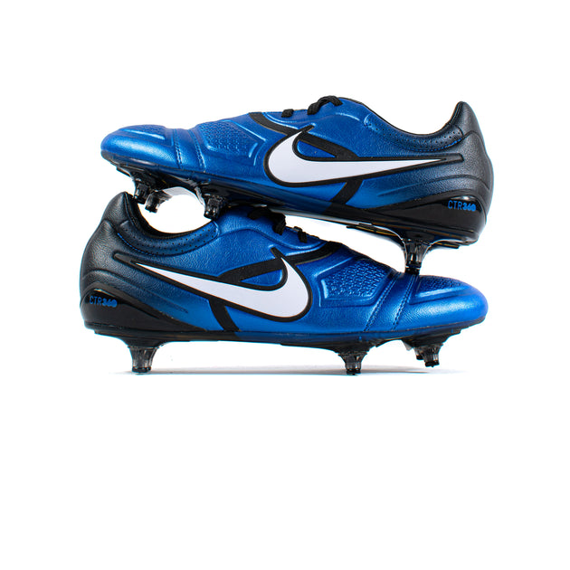 classic nike soccer cleats