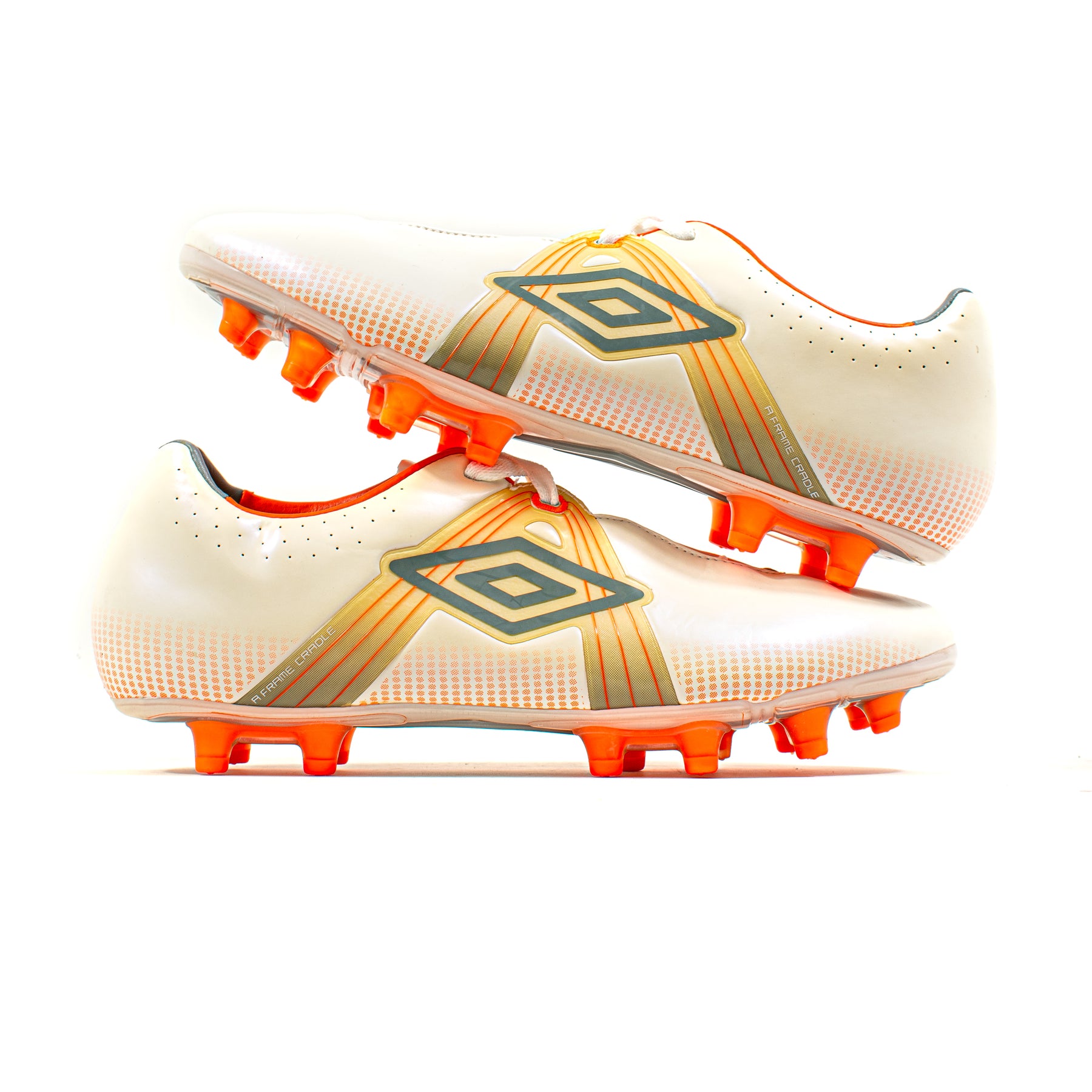 Umbro Medusae Pro HG - Orange/Blanc/Noir Umbro Medusae Pro HG - Orange/Blanc/Noir
