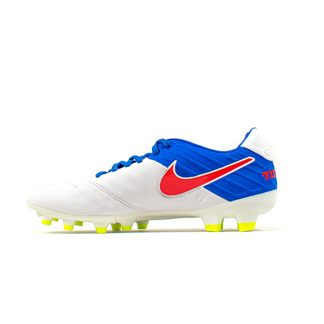 blue and white tiempo