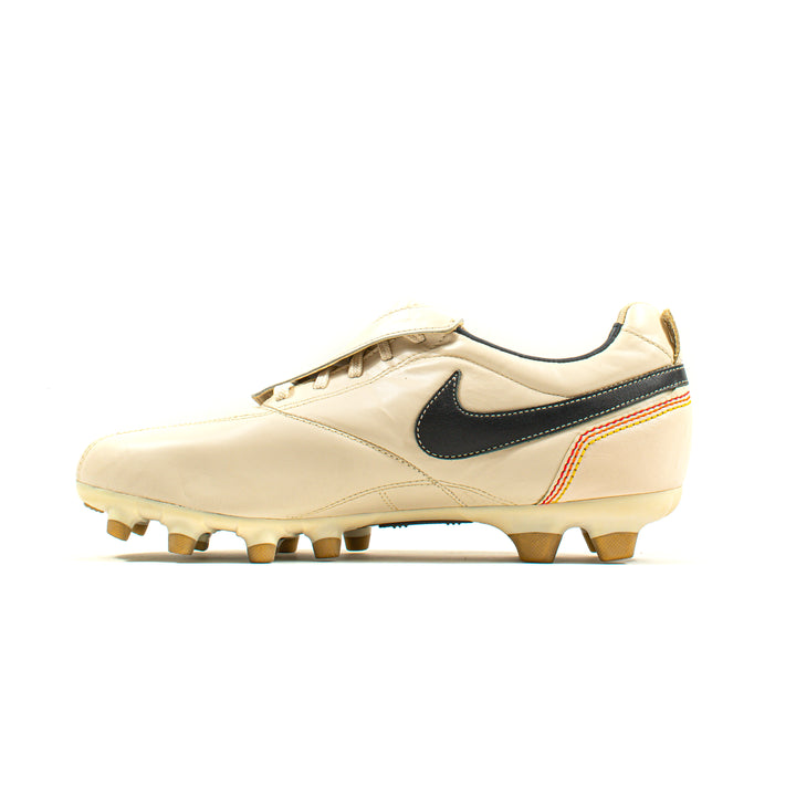 Nike Tiempo Ronaldinho R10 Pearl FG – Classic Soccer Cleats