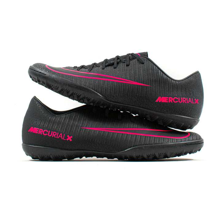 nike pink and black soccer cleats