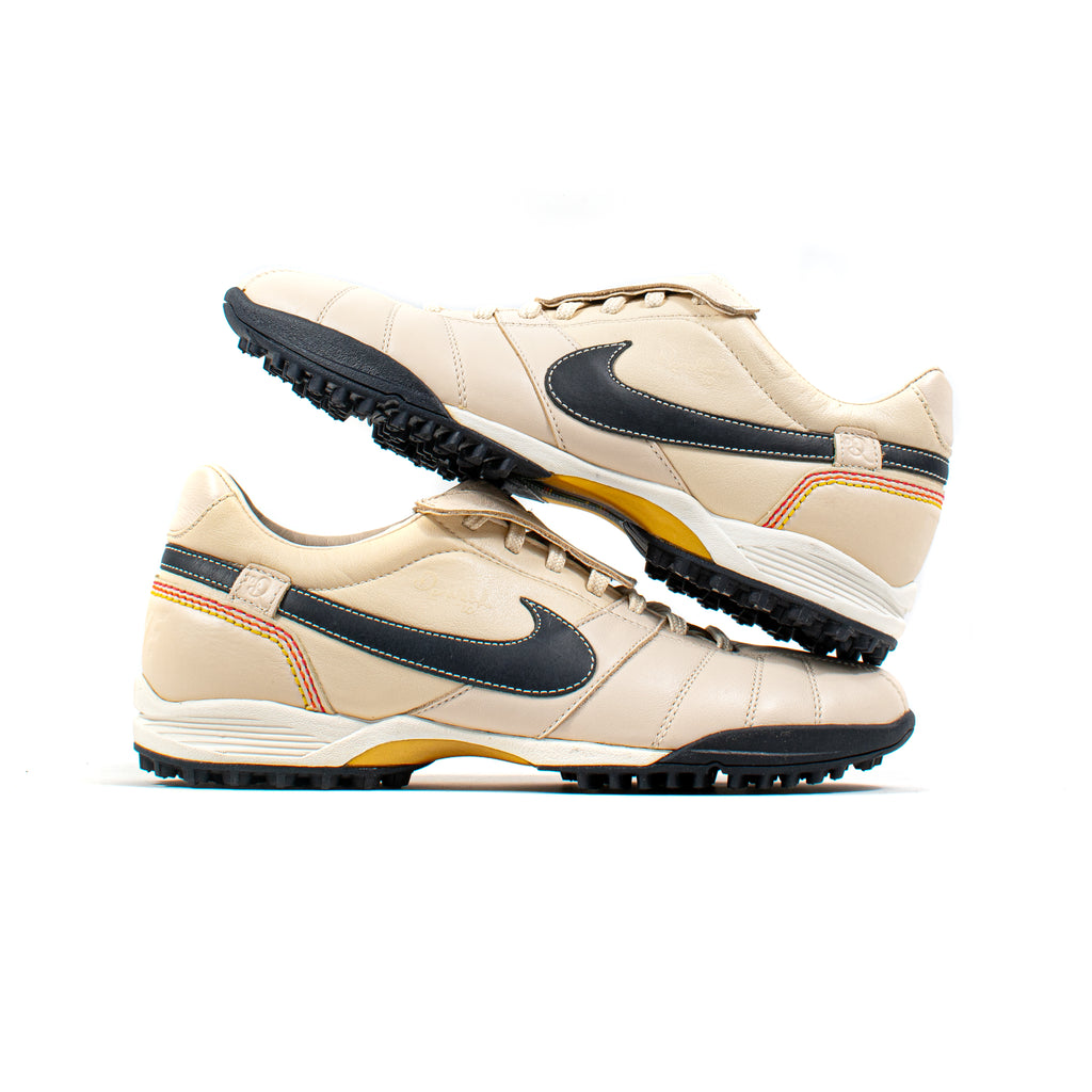 Nike Tiempo Ronaldinho R10 Turf Nike Tiempo Ronaldinho Brasiliero