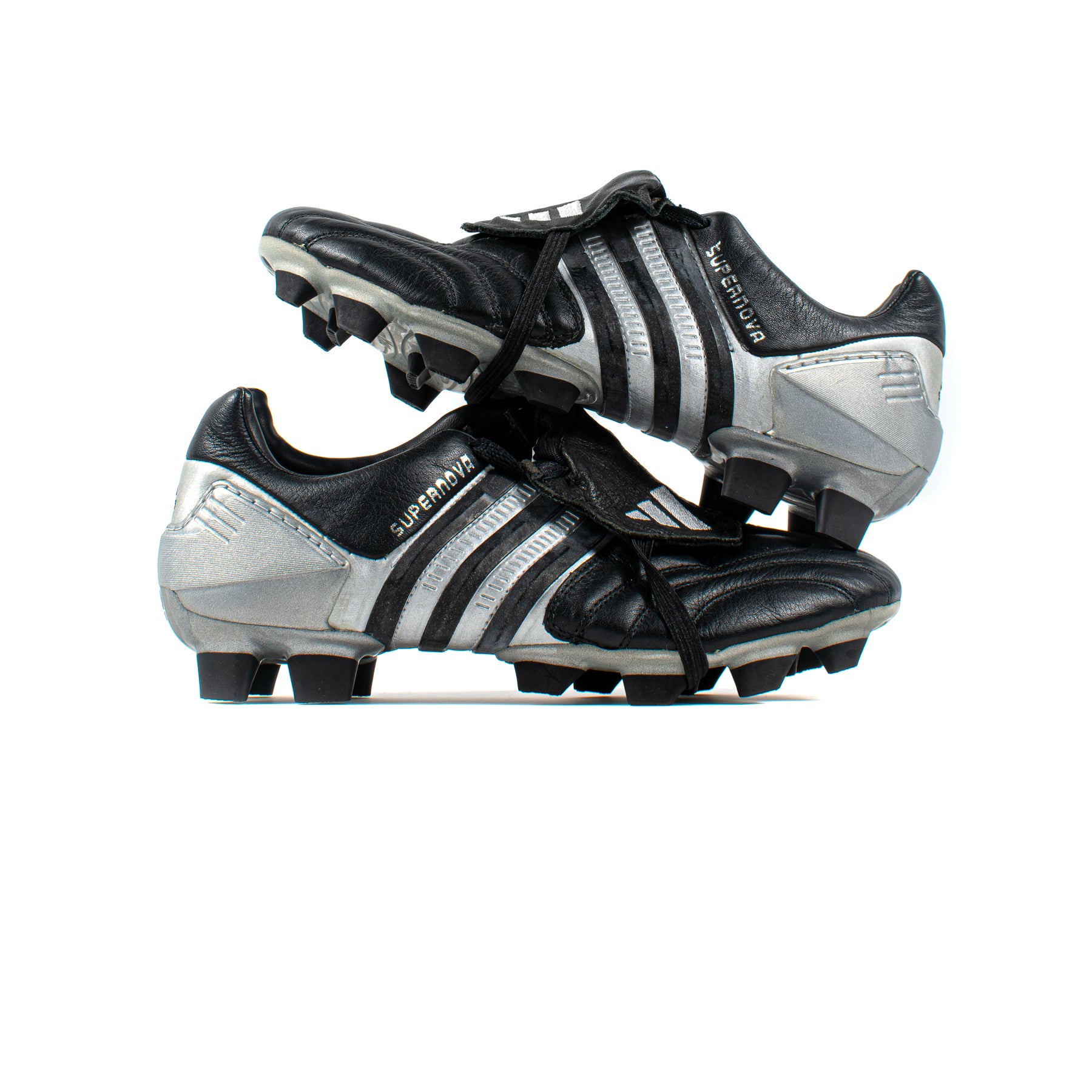 Supernova Black FG – Classic Soccer Cleats