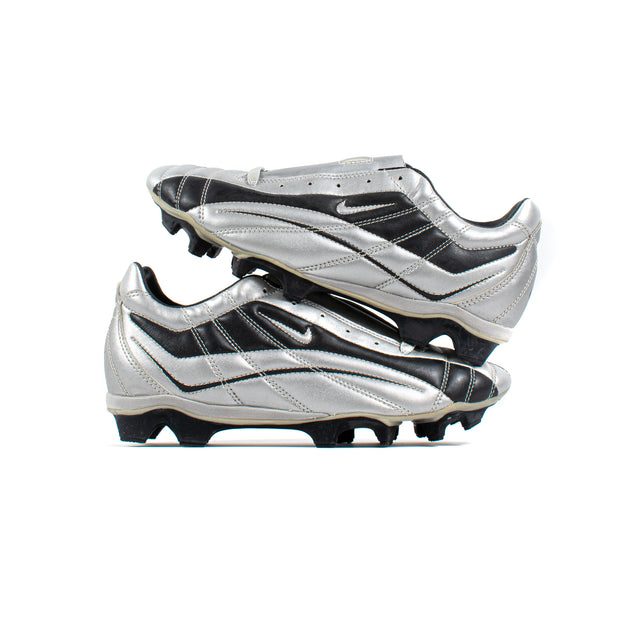Total 90 â Classic Soccer Cleats