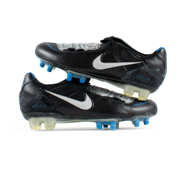 Total 90 – Classic Soccer Cleats