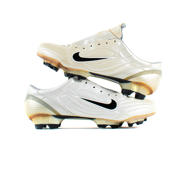 classic nike soccer cleats